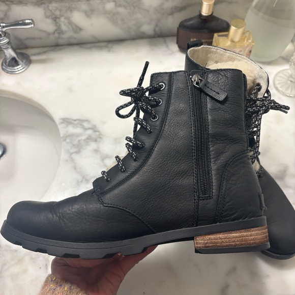 Women's Black Sorel Emelie Shearling Winter Lace-Up Boots - Picture 4 of 8